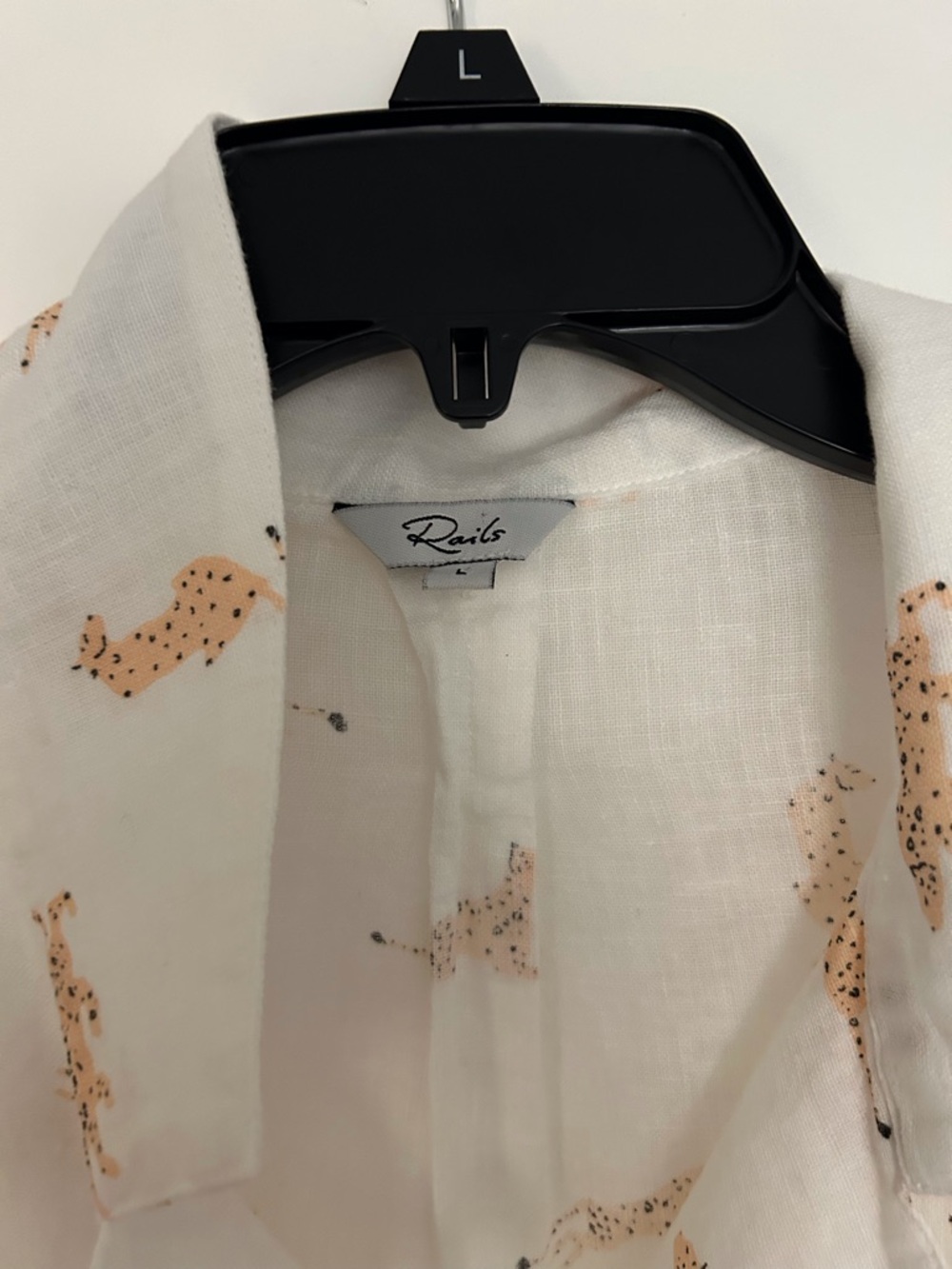 Rails Whitney Playful Cheetahs Linen Blend Buttondown. - Picture 6 of 7